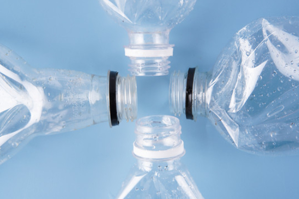 大動作，可口可樂宣布小于1升塑料瓶全部由100%回收塑料造